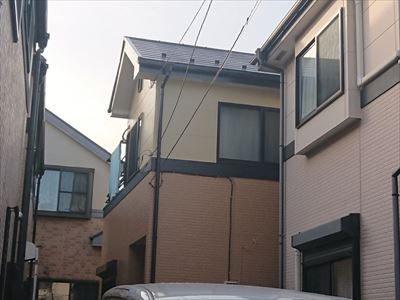 豊島区高松にて屋根補修に合わせパーフェクトトップ(ND-343,500)でのツートン外壁塗装工事を実施