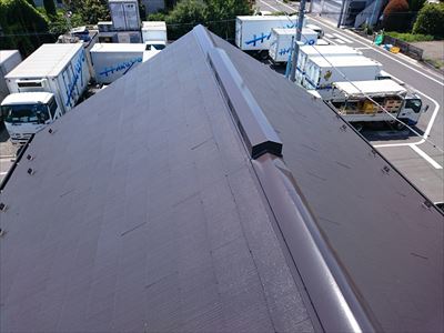 杉並区上井草にてサーモアイ4F(クールトリノブラウン)での屋根塗装工事、ベスコロフィラーで下地も補強