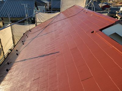 市川市若宮にて屋根のイメージチェンジ、パーフェクトトップでツートン外壁塗装工事(ND-111、ND-174)を実施