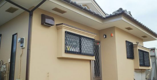 四街道市で住宅塗装、外壁はナノコンポジットW、軒天はケンエース、破風板・鼻隠しはファインSi