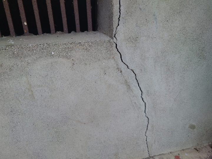 基礎に発生したクラック