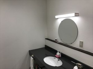 木更津市で事務所の外壁塗装、その後の水廻り内装工事