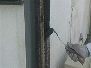 下塗りされる木部