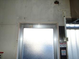 東京都葛飾区　集合ビルの雨漏り　サッシの調査
