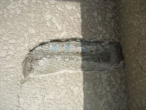 モルタル壁剥離後の下地の状況