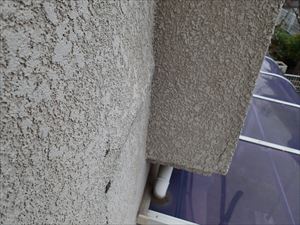 外壁の爆裂を横から撮影