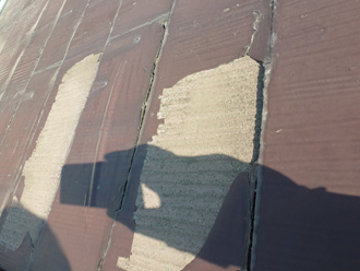町田市　外装リフォーム　屋根点検　塗膜が剥がれている
