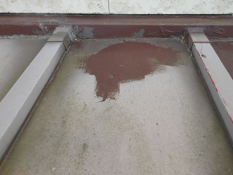 目黒区　屋根塗装事前調査　部分的な塗装の跡