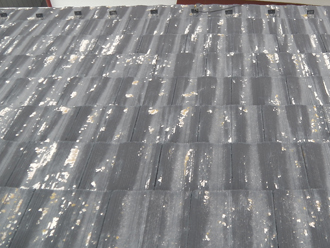 豊島区　セメント瓦の塗装前点検　塗膜の剥がれた屋根材