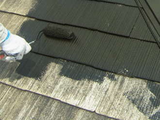 渋谷区　屋根塗装　水系ナノシリコンによる中塗り