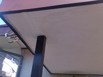 三鷹市　外壁塗装事前調査　玄関天井の変色