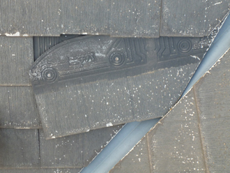 江東区　外壁塗装　屋根カバー工法　事前点検　スレートが外れかかっている