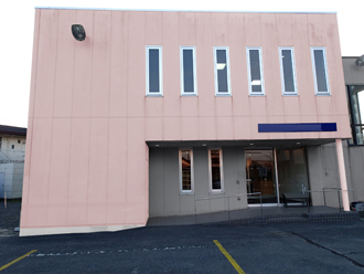 常総市　外壁塗装　外壁カバー　クリニックの外壁塗装　カラーシミュレーション　外壁塗装の色　ピンク×グレー