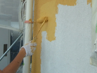千葉市若葉区　ジョリパット外壁の塗装　中塗り