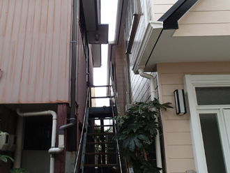 隣家との距離が近い　足場　外壁塗装　屋根塗装