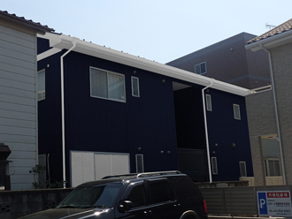 千葉市中央区　アパート屋根塗装　アパート外壁塗装　ツートン　ネイビー×ベランダホワイト