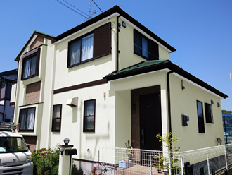 鎌ヶ谷市　外壁塗装　エラストコート　屋根：Kグリーン　外壁：カタログの色