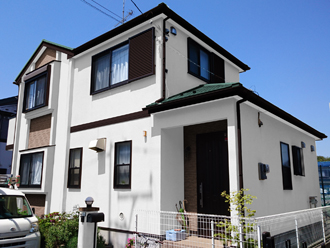 鎌ヶ谷市　外壁塗装　エラストコート　屋根：Kグリーン　外壁：A-951