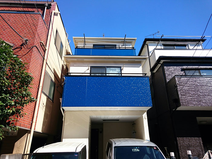 屋根塗装　ファインパーフェクトベスト　ナスコン　外壁塗装　完工　パーフェクトトップ：ND-104　2・3階バルコニー：G75-20L