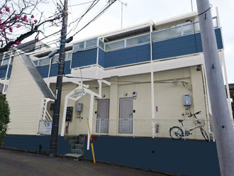 横浜市港北区　アパートの外壁塗装　外壁の色　ブルーとホワイト　ツートン塗り分け
