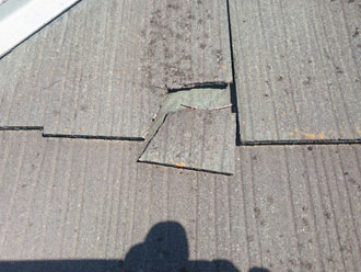 屋根塗装　屋根材の欠け