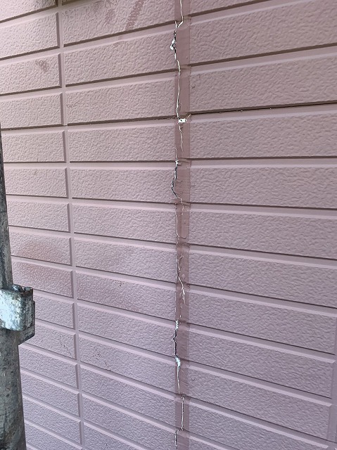 熊本市南区の住宅で外壁の古いコーキング打ち換えを行いました