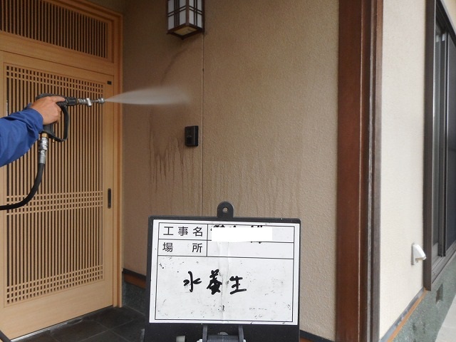 熊本県八代市永碇町で和風造りのお家のモルタル外壁をバイオ洗剤を使用し高圧洗浄を行いました。