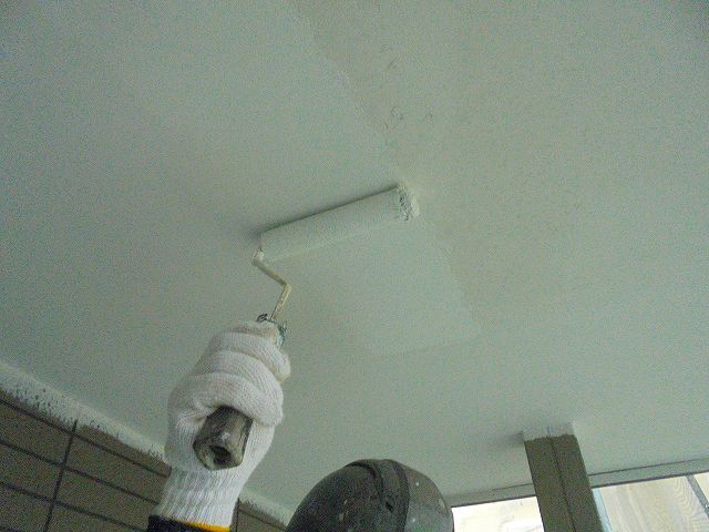 軒天上塗り1回目