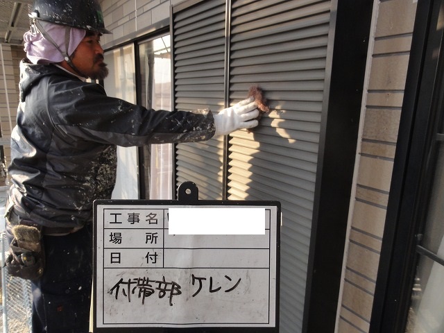 熊本市南区近見で雨戸の塗装を行いました。