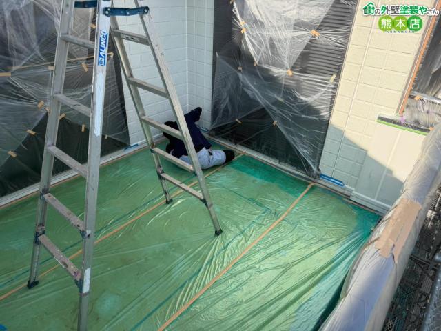 【上天草市】外壁塗装前の養生作業。塗らない場所を守り、仕上がりの美しさを決める職人の下準備