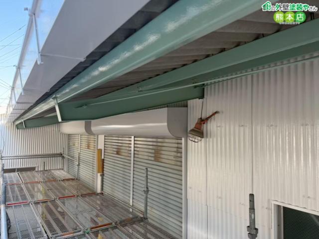 【熊本市中央区】錆が広がった外部鉄骨の塗装。手作業のケレンで錆を徹底除去してから塗り替え