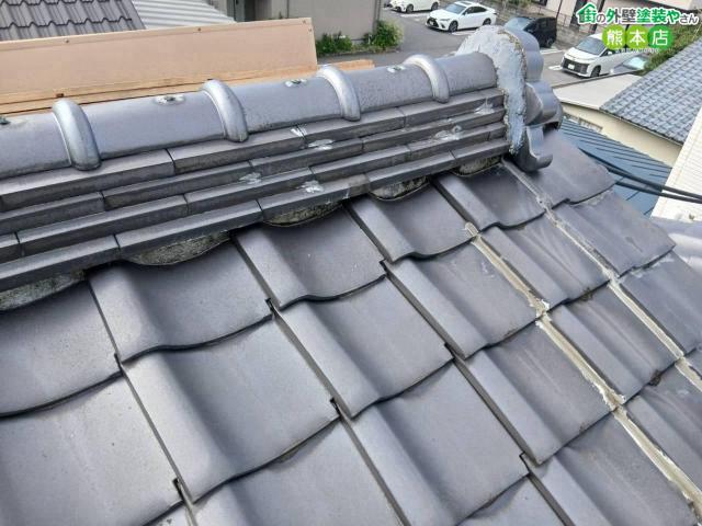 【熊本市東区】瓦屋根の雨漏りで現場調査|原因はルーフィングの穴と地震でズレた棟でした