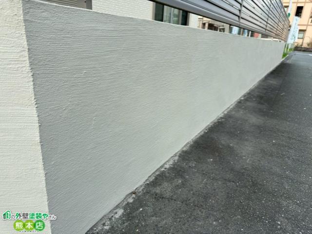【熊本市東区】ベルアートを使用した塀塗装工事|ヘアライン柄でおしゃれに再生