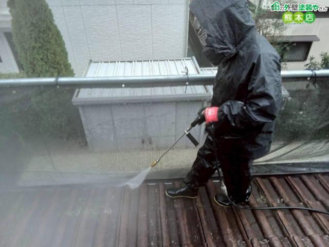 【現場レポート③】熊本市東区にて2階建て住宅を高圧洗浄で汚れスッキリ！塗装前の大掃除