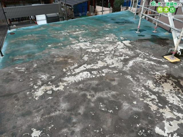 【熊本市北区】駐車場屋根のひび割れを防水工事で解決！ウレタン防水・下塗り編