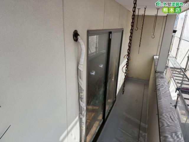 【熊本市北区】劣化したベランダをウレタン防水で守る!下塗り(プライマー)編