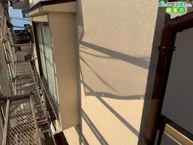 【熊本市南区】色褪せたモルタル外壁の中塗り＆上塗り。無機塗料で艶やかなツルツル仕上げに大変身