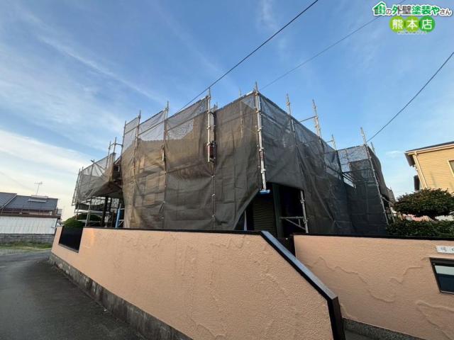 【熊本市南区】色褪せた外壁の塗装工事スタート！足場の組み立てレポート