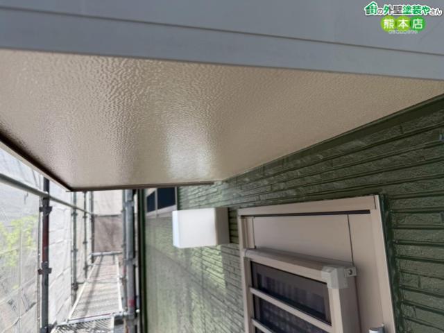 【熊本市南区】色褪せた軒天の塗装。水性ケンエースで家の表情を明るくリフレッシュ