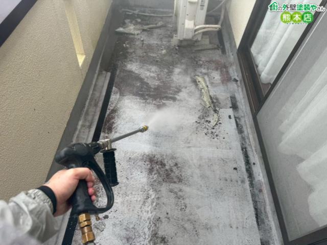 【熊本市南区城南町】コケだらけのベランダ防水の下地処理|高圧洗浄とケレンで長持ちの土台づくり