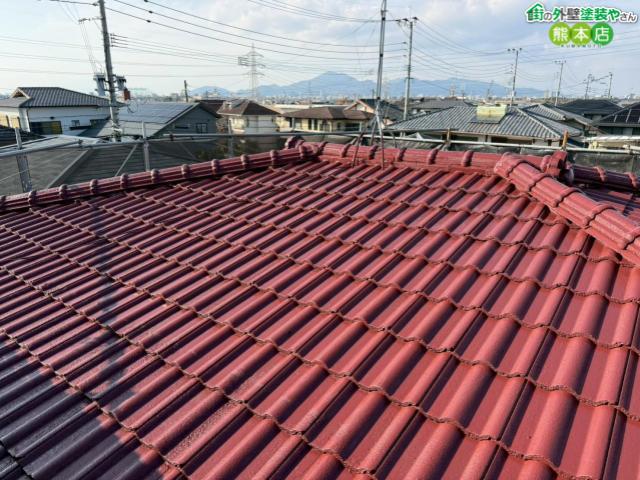 【熊本市東区現場レポート⑥】モニエル瓦屋根の中塗り＆上塗り！モニエル瓦が生まれ変わる瞬間をお届け