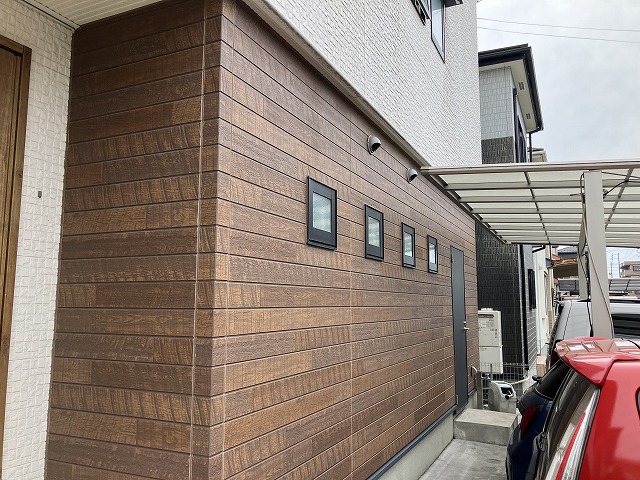 名古屋市南区　築13年の木目調サイディングにクリヤー塗装をご提案した事例