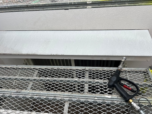 名古屋市守山区にて外壁塗装時に庇塗装・メンテナンスをせずに放置すると雨漏り原因に繋がる恐れがあります