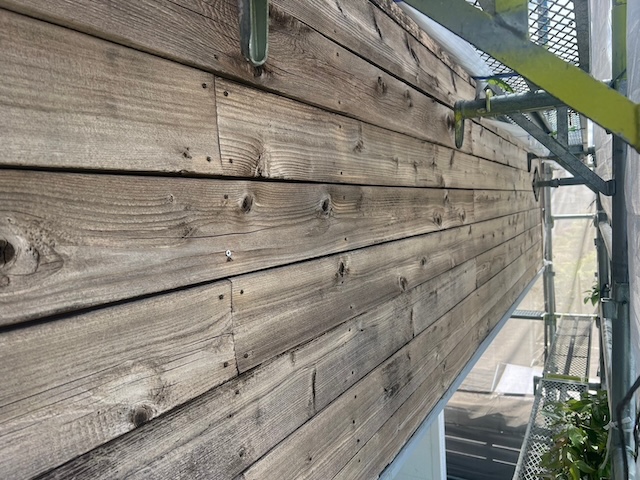 名古屋市守山区にて木目外壁の塗装・木目は腐食しやすいので定期的な塗装がおすすめ