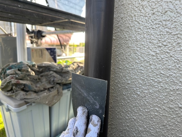 名古屋昭和区にて雨樋・破風板の塗装・外壁塗装時には付帯部の塗装が必須。ケレン作業から