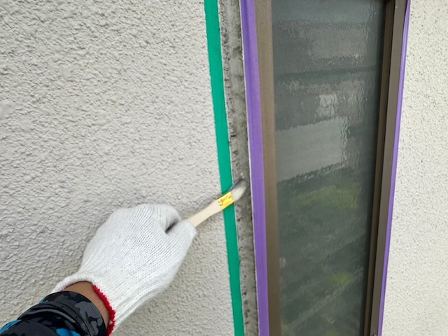 名古屋市昭和区にて外壁塗装前の下地処理・経年劣化したシーリング交換の実施