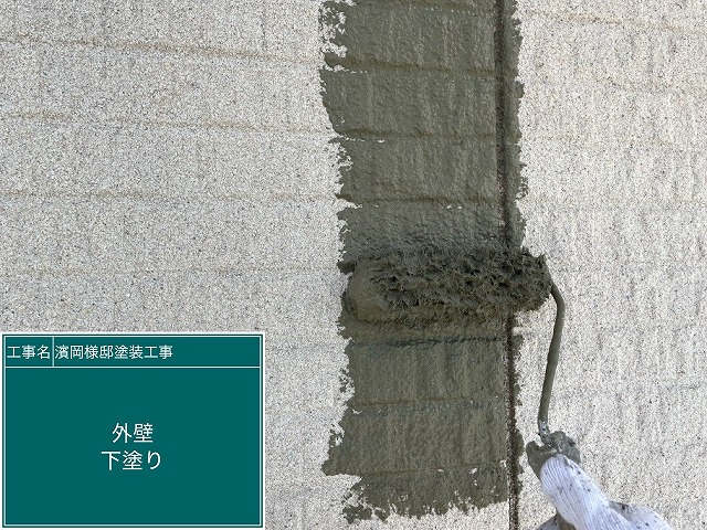 カチオンフィラーによる下塗りで下地を安定化