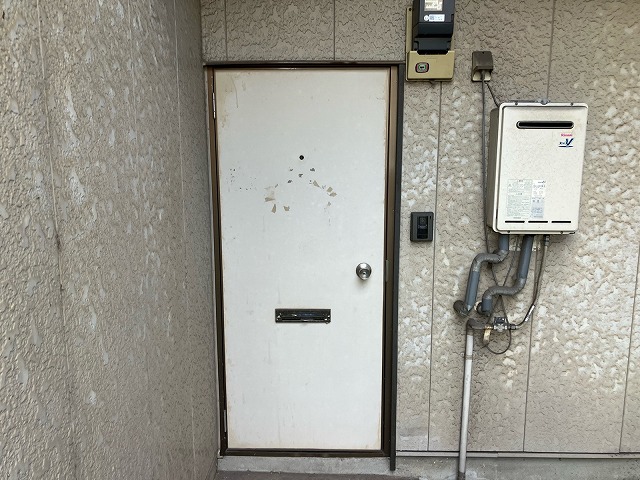 玄関まわり(扉)の塗膜劣化と使用感