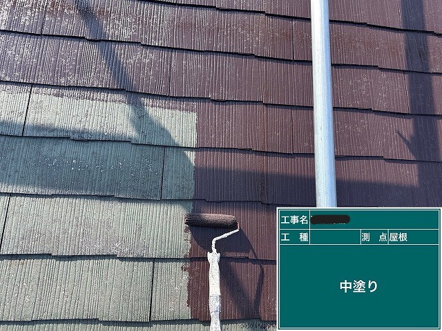 中塗りで膜厚をつくり、色味と保護性能を安定化