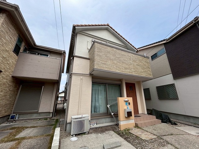 小牧市で外壁の汚れや防水性低下を確認し外壁塗装工事とバルコニー床トップコート施工を実施